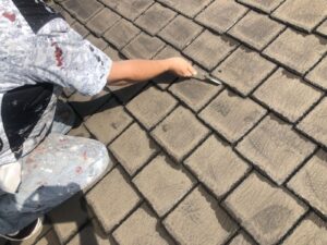 屋根瓦のケレン作業